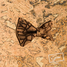 Lade das Bild in den Galerie-Viewer, Kork Fliege Grafik-Filz (Vegan) - Gianibowtie