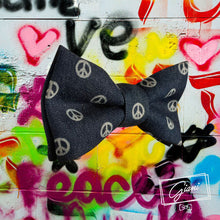 Lade das Bild in den Galerie-Viewer, Peace Jeans Fliege - Gianibowtie