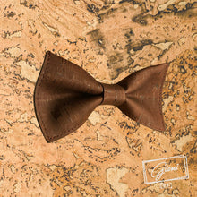 Lade das Bild in den Galerie-Viewer, Kork Fliege Braun (Vegan) - Gianibowtie