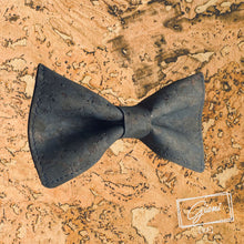 Lade das Bild in den Galerie-Viewer, Kork Fliege Graublau (Vegan) - Gianibowtie